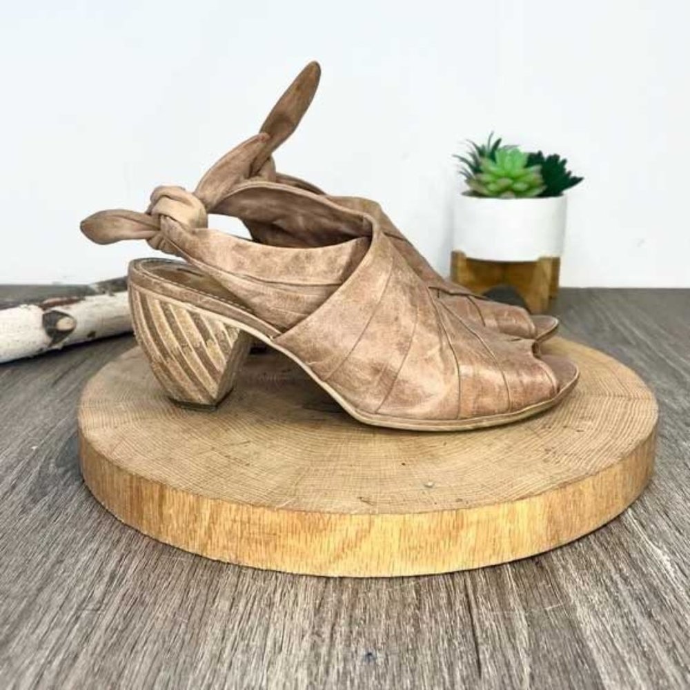 *Anthropologie Schuler and Sons Philadelphia Leather Peep-Toe Tie Tan Size 7b